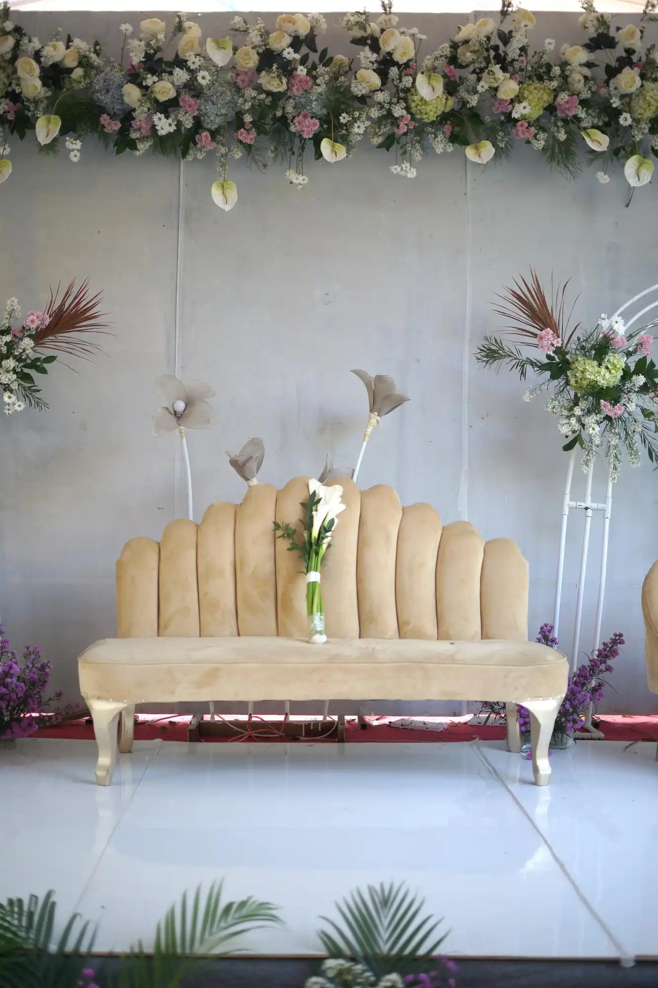 cream colored premium wedding sofa of an event furniture rental in dubai